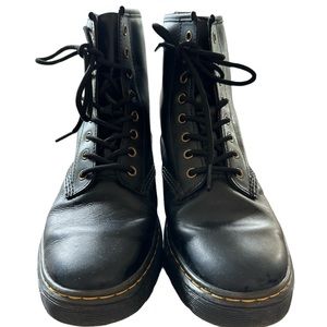 Dr. Martins Size 8 Unisex  GREAT condition!